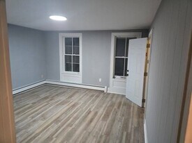 59 Park St, Unit 59B in Essex Junction, VT - Building Photo