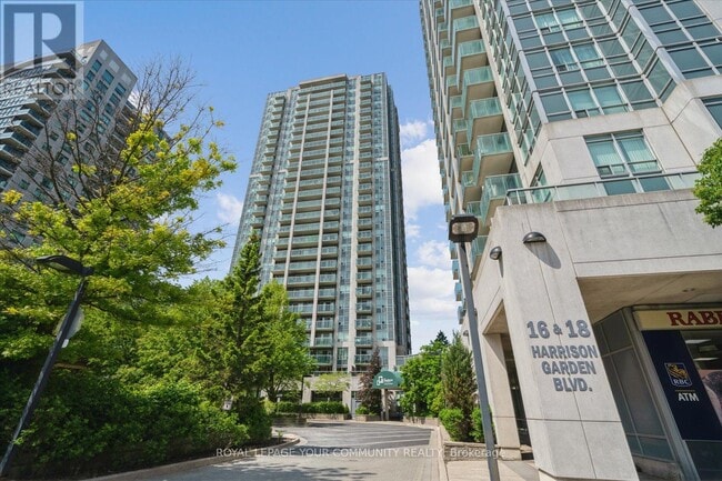 18-218 Harrison Garden Blvd in Toronto, ON - Building Photo - Building Photo