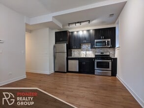 2203 W Eastwood Ave in Chicago, IL - Foto de edificio - Building Photo