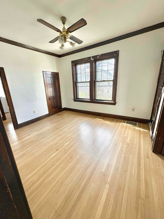 7 E 42nd St-Unit -2 in Covington, KY - Building Photo
