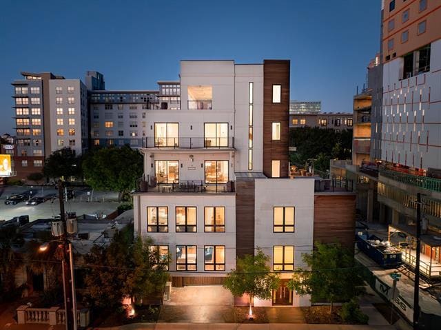 property at 2934 N Hall St