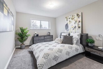 Stirling Place in Kitchener, ON - Building Photo - Building Photo