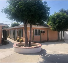 4870 Abbott Rd in Lynwood, CA - Foto de edificio - Building Photo