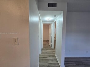 5186 NE 6th Ave in Oakland Park, FL - Building Photo - Building Photo