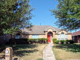 1105 Essex Dr in Cedar Hill, TX - Building Photo