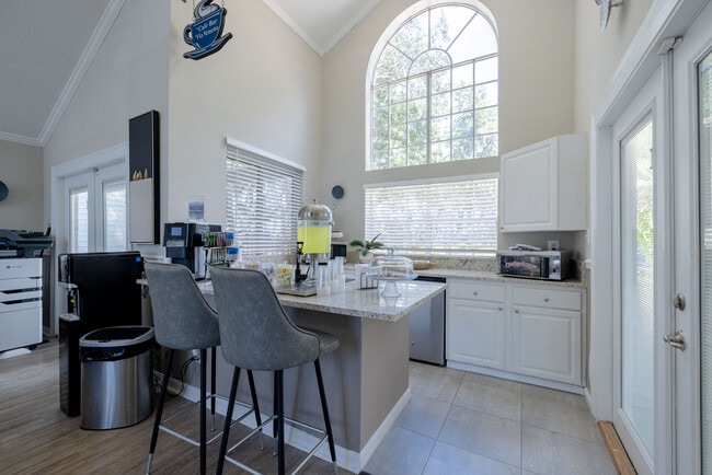 Park at Via Veneto in Jacksonville, FL - Foto de edificio - Building Photo