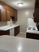 Granada in Topeka, KS - Foto de edificio - Building Photo