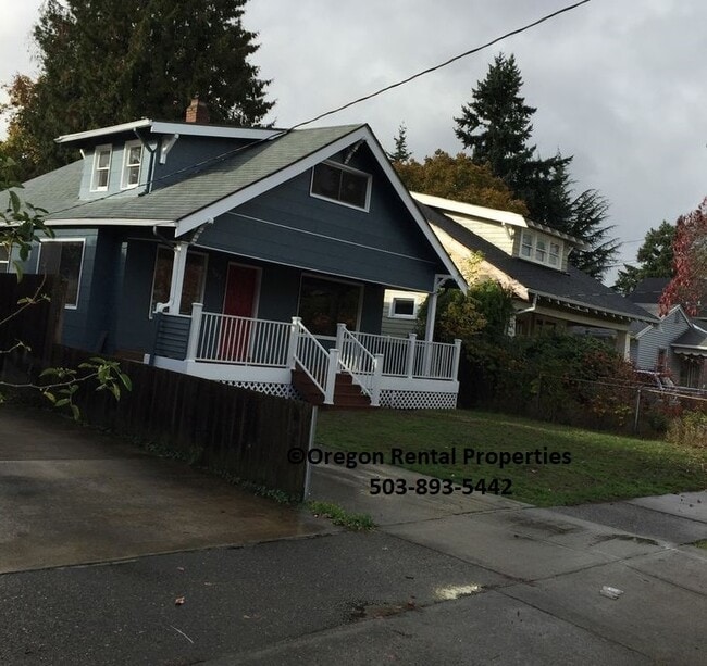 4803 SE 79th Ave in Portland, OR - Foto de edificio - Building Photo