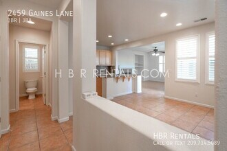 2459 Gaines Ln in Tracy, CA - Building Photo - Building Photo