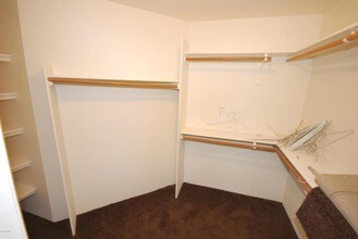 3845 E Greenway Rd-Unit -230 in Phoenix, AZ - Building Photo - Building Photo