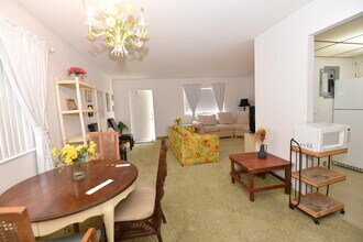 715 Saxony Pl in Delray Beach, FL - Building Photo - Building Photo