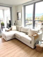 252 15th St E in North Vancouver, BC - Building Photo - Building Photo