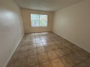 4384 NW 9th Ave in Deerfield Beach, FL - Building Photo - Building Photo