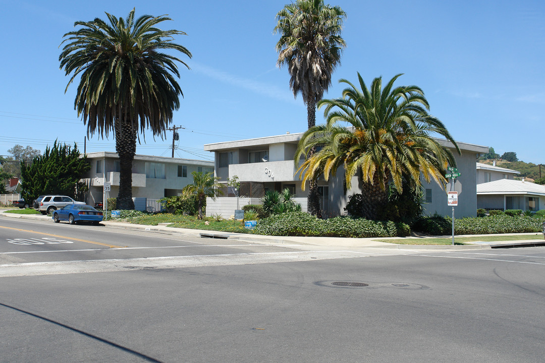 304 N Palm Ave in Santa Paula, CA - Building Photo