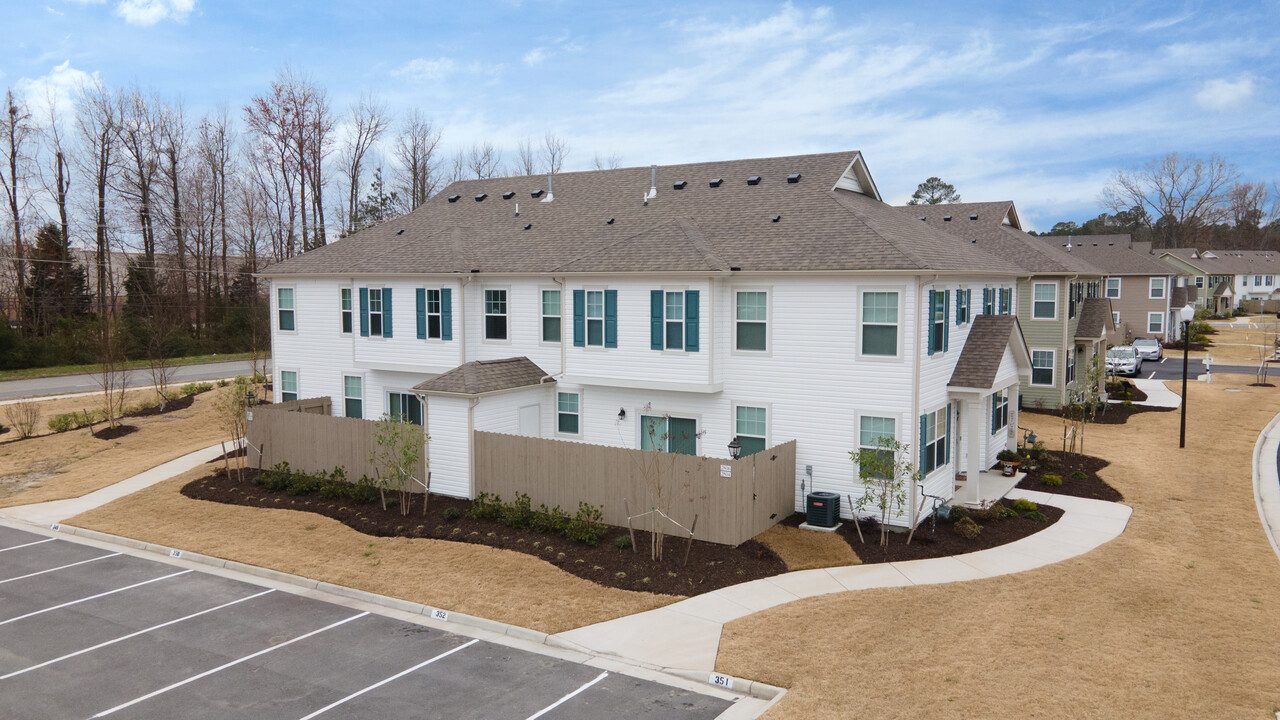 The Woodlands at Western Branch in Chesapeake, VA - Building Photo