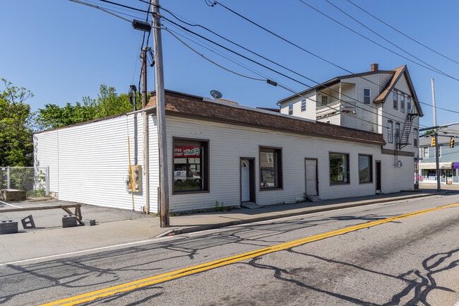 1081 Social St in Woonsocket, RI - Building Photo - Building Photo