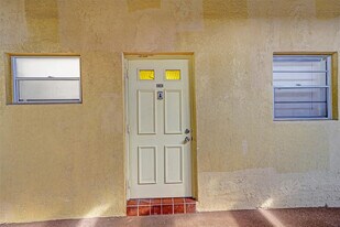 5140 SW 40th Ave in Fort Lauderdale, FL - Building Photo