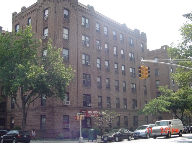 8910 35th Ave in Jackson Heights, NY - Building Photo - Building Photo