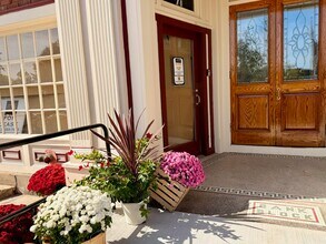 69 S Pleasant St in Amherst, MA - Foto de edificio - Building Photo