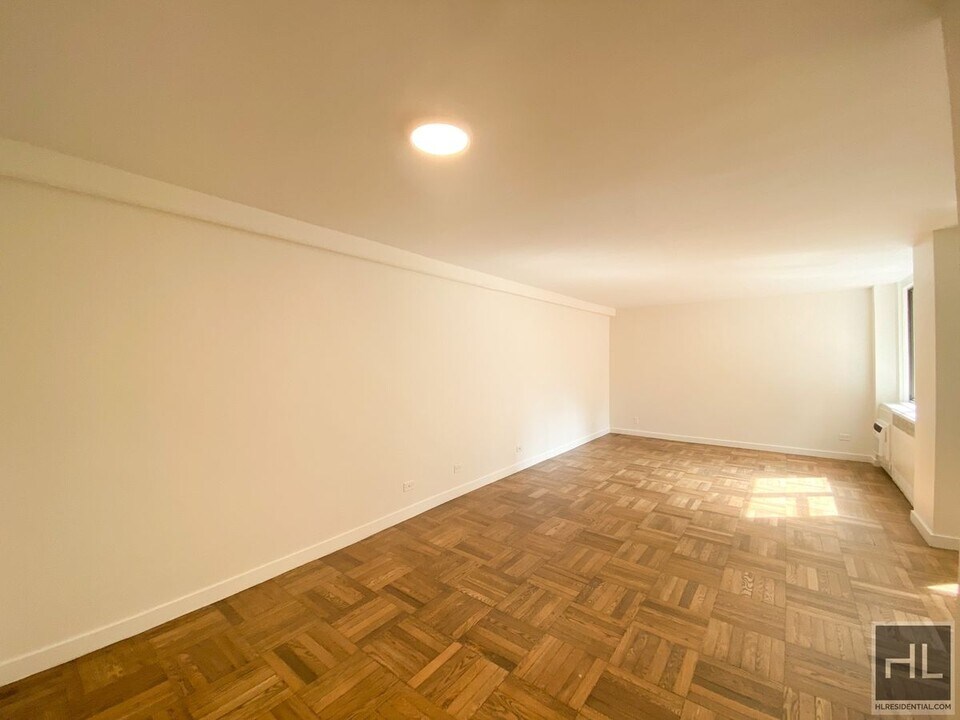 1 Bedroom Apartment In Yorkville UES! $4,3 in New York, NY - Foto de edificio