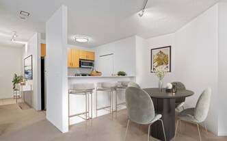 710 N Dearborn St in Chicago, IL - Building Photo