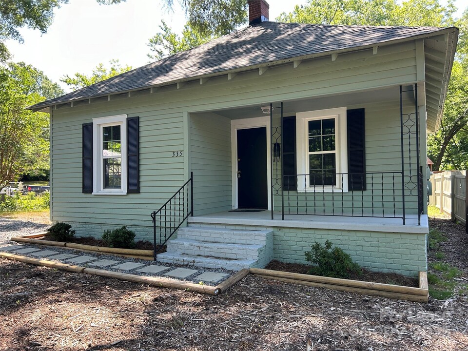 335 Patterson Ave in Mooresville, NC - Building Photo
