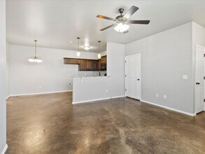 1848 Post Oak Rd in El Reno, OK - Foto de edificio - Building Photo