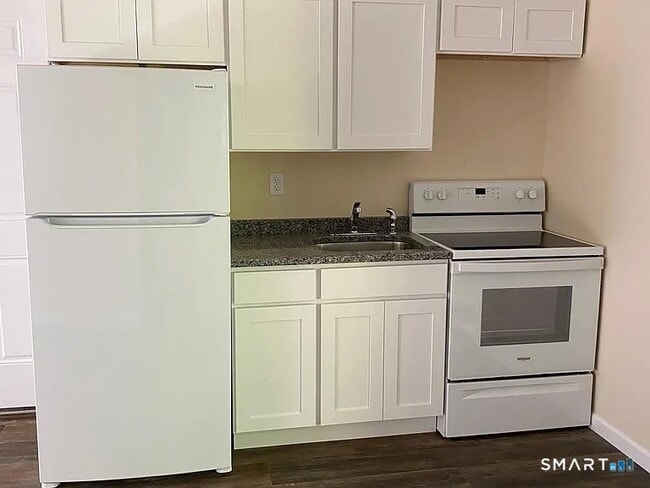 29 Session St in Bristol, CT - Building Photo - Building Photo