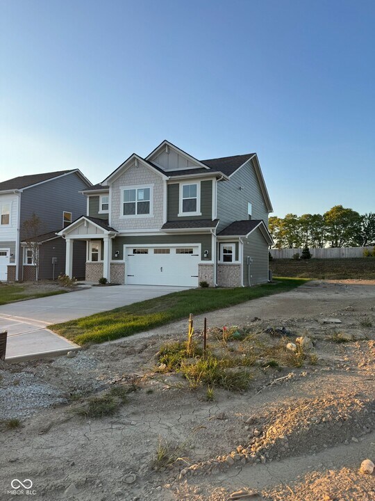 15370 Farrington Rd in Fishers, IN - Building Photo