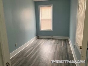 85 Bow St, Unit 1 in Everett, MA - Foto de edificio - Building Photo