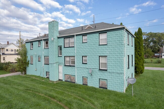 818 Bronson Ave in Toledo, OH - Foto de edificio - Building Photo