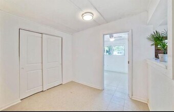 7313 Royal Palm Dr in New Port Richey, FL - Building Photo - Building Photo