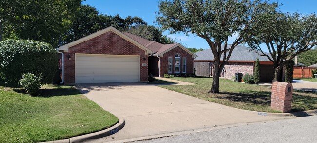 7308 Meadows Dr N in Forest Hill, TX - Foto de edificio - Building Photo