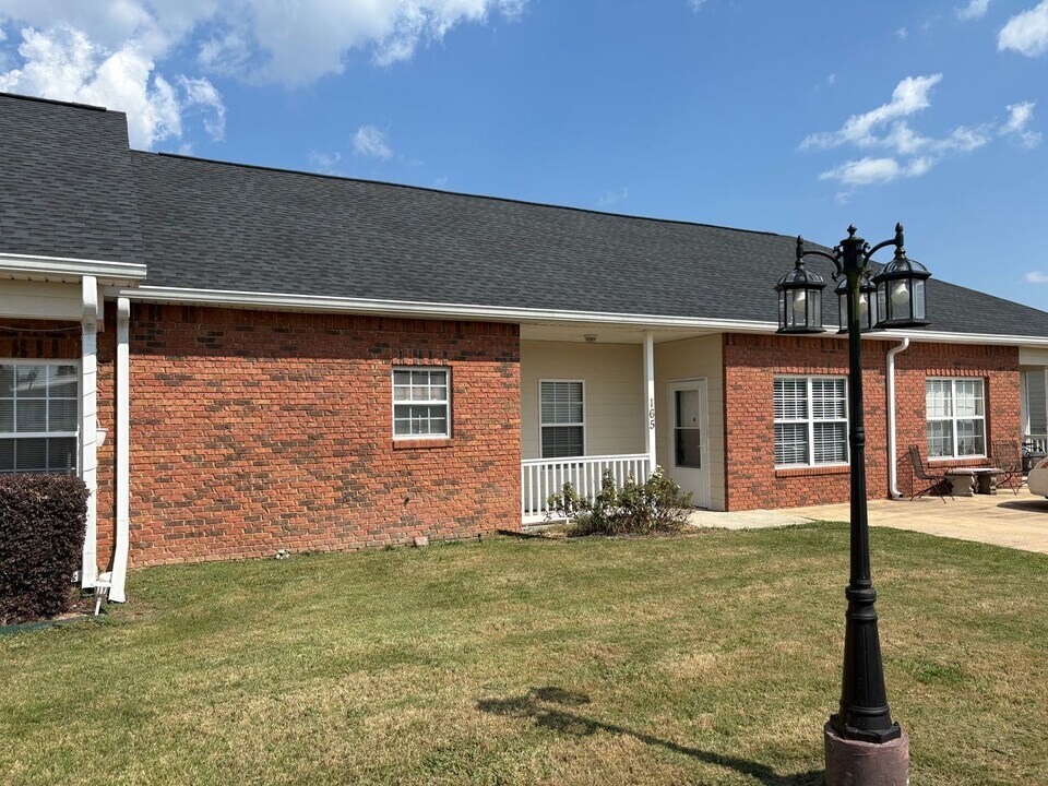 165 Yvon St in Odenville, AL - Foto de edificio