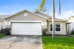 1207 Whitewood Way in Clermont, FL - Building Photo