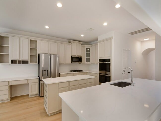 property at 74 S Scribewood Cir