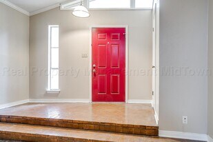 13305 Southview Ln in Dallas, TX - Building Photo