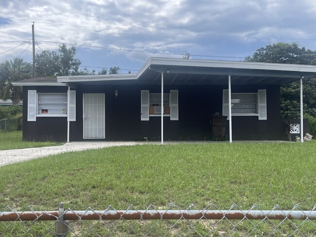 608 N 5th St in Haines City, FL - Foto de edificio - Building Photo