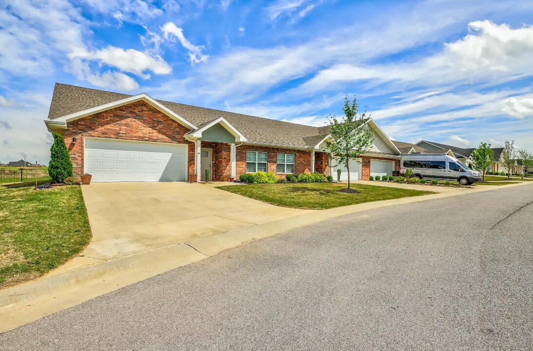 Sycamore Heights Townhome in Tontitown, AR - Foto de edificio