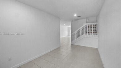 5534 NW 27th Pl in Lauderhill, FL - Building Photo - Building Photo