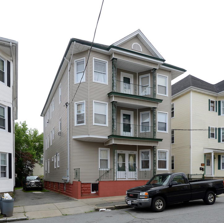 198-200 Davis St in New Bedford, MA - Building Photo