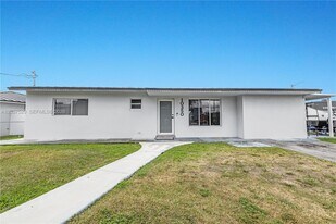 10350 SW 48th St in Miami, FL - Building Photo