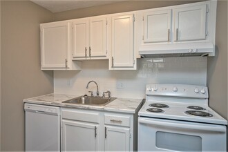 Gateway Pointe Senior Apartments 55+ in Euclid, OH - Building Photo - Building Photo