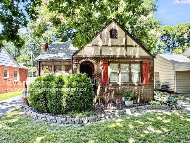 property at 1127 E 36th Pl