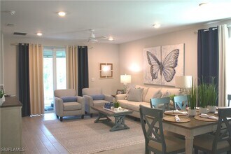 21877 Milan Villas Ln in Estero, FL - Foto de edificio - Building Photo