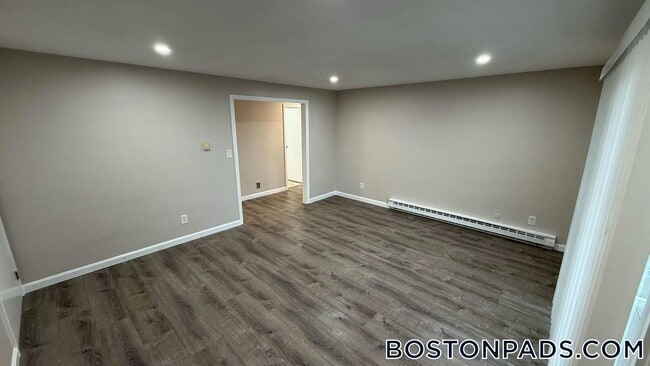 10 Perry St, Unit 12 in Grafton, MA - Foto de edificio - Building Photo
