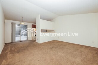 6376 Greenfield Way in Dayton, OH - Building Photo - Building Photo