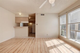 105 E 38th St in Austin, TX - Building Photo - Building Photo