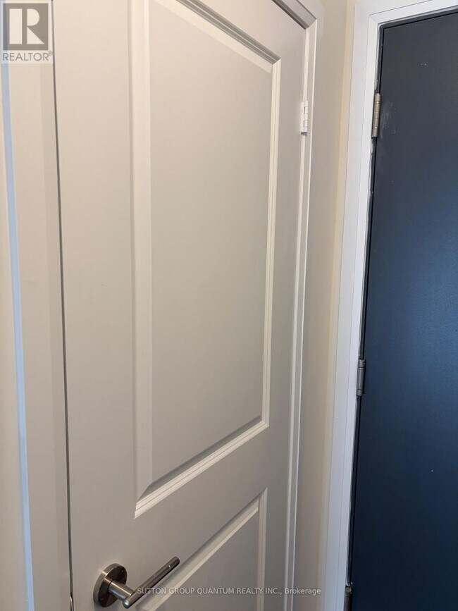 3270 Sheppard Ave E in Toronto, ON - Building Photo - Building Photo