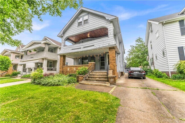 2145 Waterbury Rd in Lakewood, OH - Building Photo - Building Photo